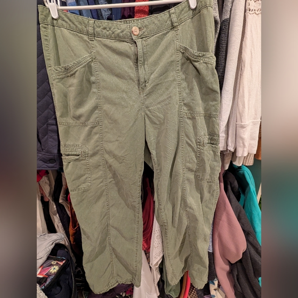 18 Maurices Cargo Wide Pants